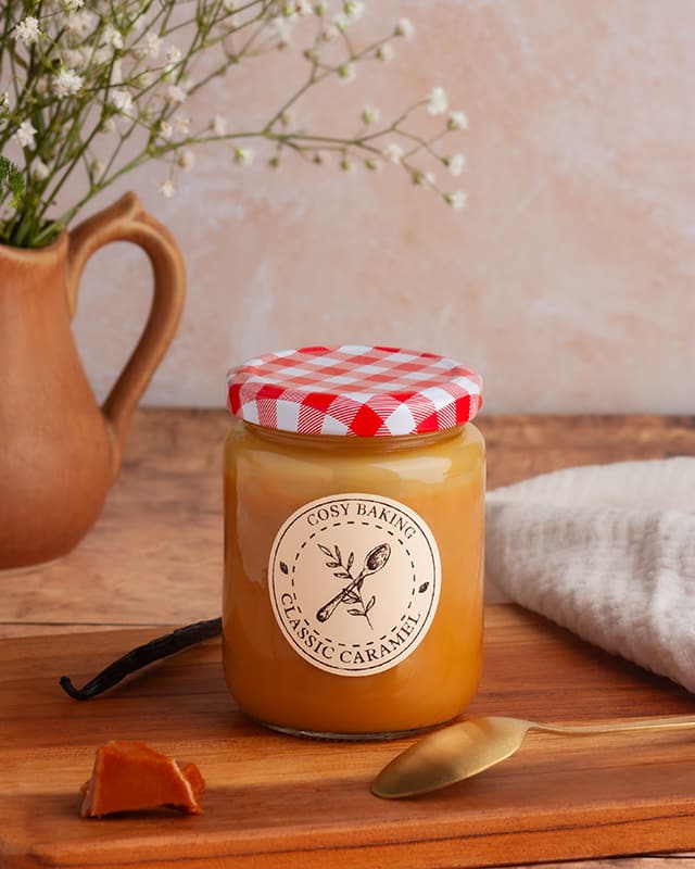 ambiance rustique avec du mimosa pour mettre en avant crème brûlée à l'orange